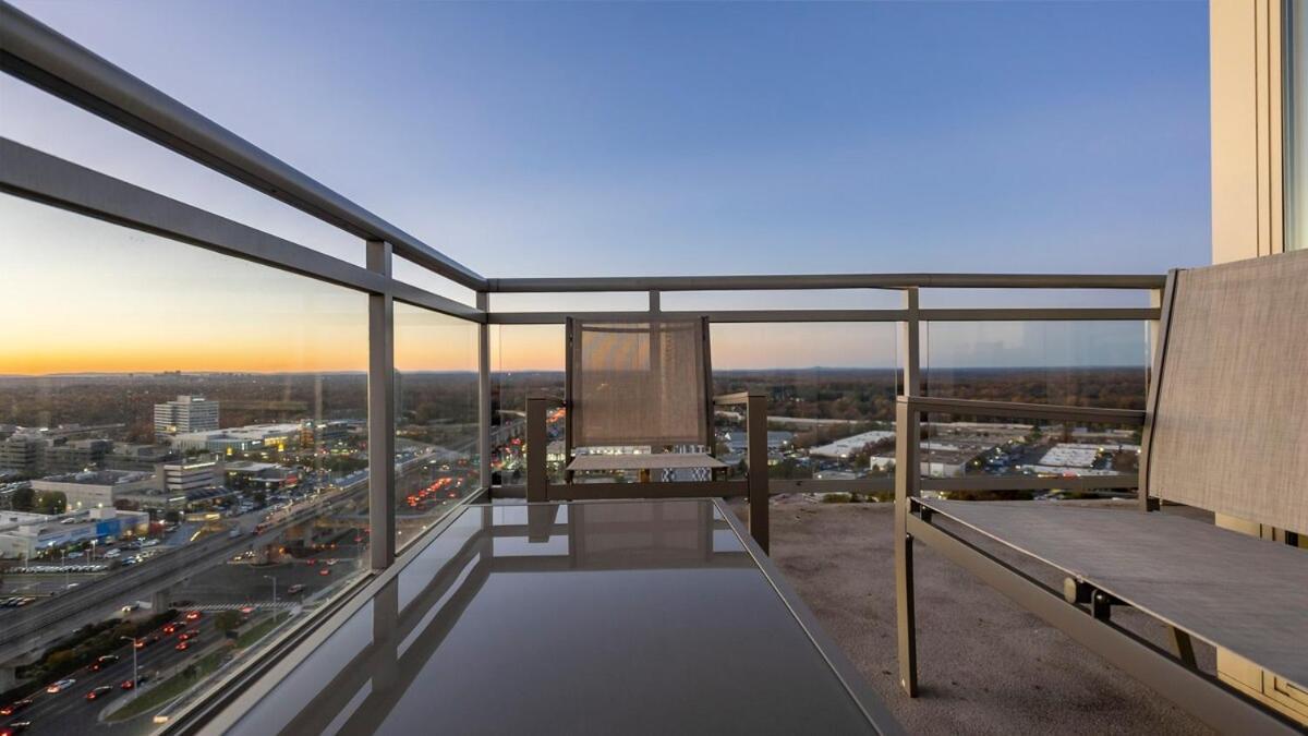 Hala Tysons Aparthotel McLean Exterior photo